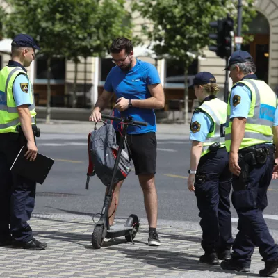 12.07.2022 - kontrola prometa - policisti izvajajo poostren nadzor nad kršitvami enoslednih vozil. skiroFOTO: Luka Cjuha