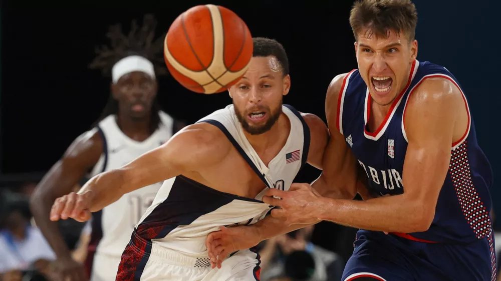 Paris 2024 Olympics - Basketball - Men's Semifinal - United States vs Serbia - Bercy Arena, Paris, France - August 08, 2024. Stephen Curry of United States in action with Bogdan Bogdanovic of Serbia. REUTERS/Brian Snyder