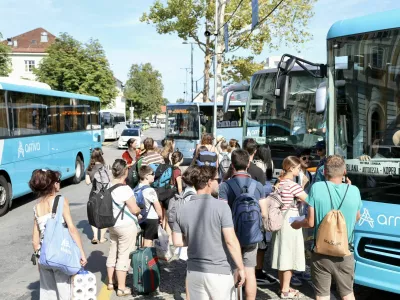 Gneča na avtobusu za Postojno