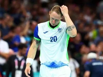 Paris 2024 Olympics - Handball - Men's Bronze Medal Match - Spain vs Slovenia - Lille, Pierre Mauroy Stadium, Villeneuve-d'Ascq, France - August 11, 2024. Tilen Kodrin of Slovenia looks dejected after Slovenia lose the match REUTERS/Bernadett Szabo