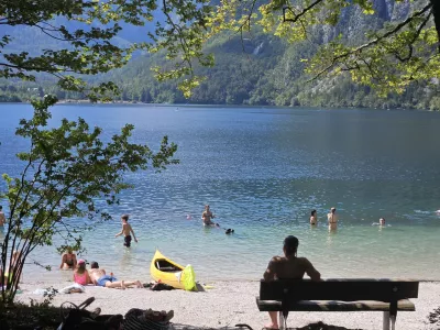 Za obisk Bohinjskega jezera potrebujemo tudi nekaj potrpežljivosti. Foto: STA