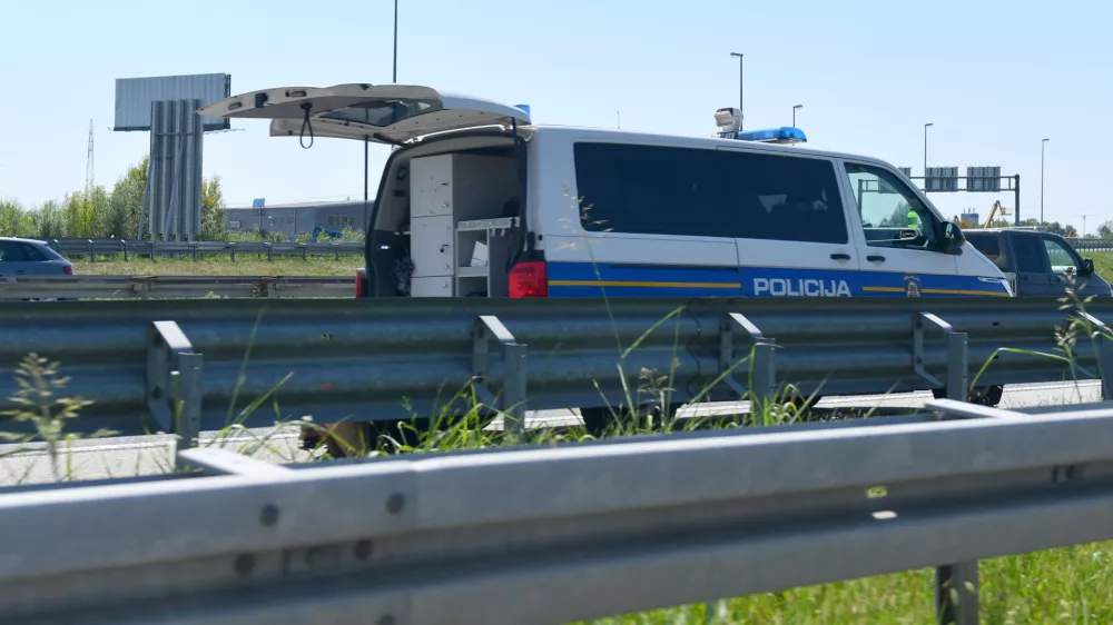 13.8.2024., Zagreb - Prometna nesreca na obilaznici kod cvorova Otok Svibovski i Zagreb istok, u kojoj je sudjelovalo nekoliko automobila i kamion. Photo: Josip Mikacic/PIXSELL