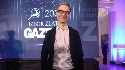 ﻿Edvard König, ustanovitelj podjetja EKWB, zlate slovenske gazele 2021,- 26.10.2021 – Tour de Gazela 2021 - sklepna prireditev Slovenska gazela 2021 v organizaciji časnika Dnevnik – slavnostna razglasitev zlate, srebrne in bronaste gazele - najboljše med najhitreje rastočimi podjetji – finale v Narodni galeriji v Ljubljani.//FOTO: Luka Cjuha