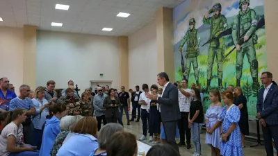 Governor of the Belgorod region Vyacheslav Gladkov talks to evacuees from the Belgorod region who left their homes following an incursion of Ukrainian troops in the course of Russia-Ukraine conflict, at a temporary accommodation centre in the city of Stary Oskol in the Belgorod Region, Russia August 14, 2024. REUTERS/Stringer REFILE - CORRECTING FROM "KURSK REGION" TO "BELGOROD REGION\