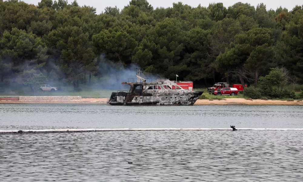 15.05.2024., Medulin - Pozar na brodovima u marini. Photo: Goran Kovacic/PIXSELL