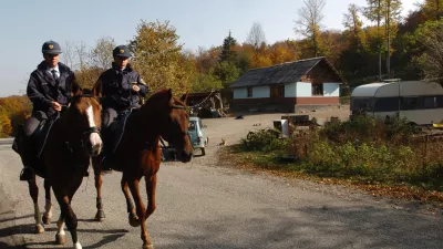 Ambrus - romsko naselje Dečja vas pri Zagradcu - Romi - Policija - krajani Abrusa zahtevali rešitev romske problematike - zaradi incidenta, ko naj bi prišlo do pretepa med prebivalcem romskega naselja in Ambrušanom,//FOTO: Matej PovšeOPOMBA: ZA OBJAVO V ČASOPISU DNEVNIK