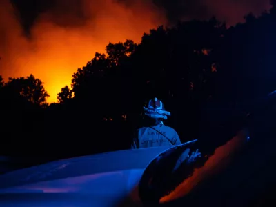 17 August 2024, Spain, Trabazos: Several terrestrial troops act during a forest fire in Trabazos. The Consejería de Medio Ambiente, Vivienda y Ordenación del Territorio has raised to level 2 of danger the fire declared in the term of Trabazos. Photo: Emilio Fraile/EUROPA PRESS/dpa