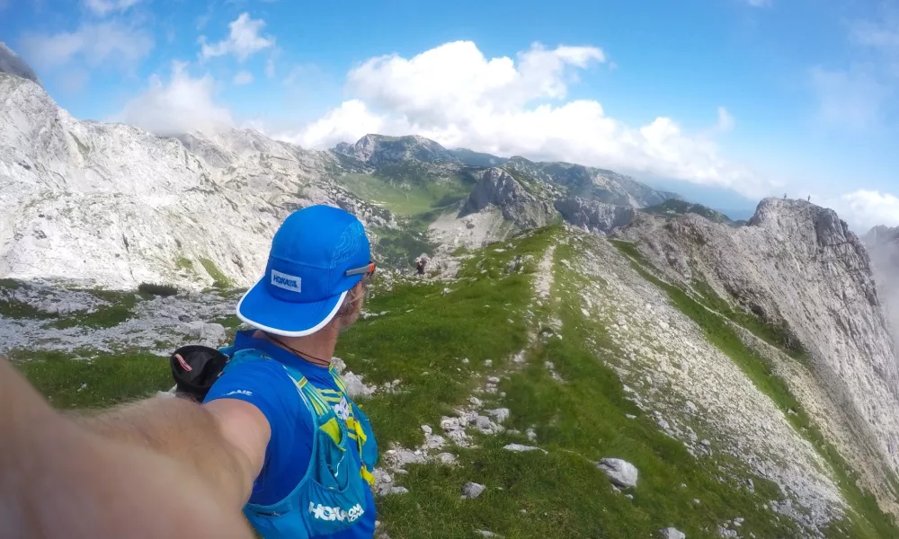 Matej Hribar, kamniški ultramaratonec, je med eno od svojih tur ponovno zaznal delo vandalov. Foto: Matej Hribar