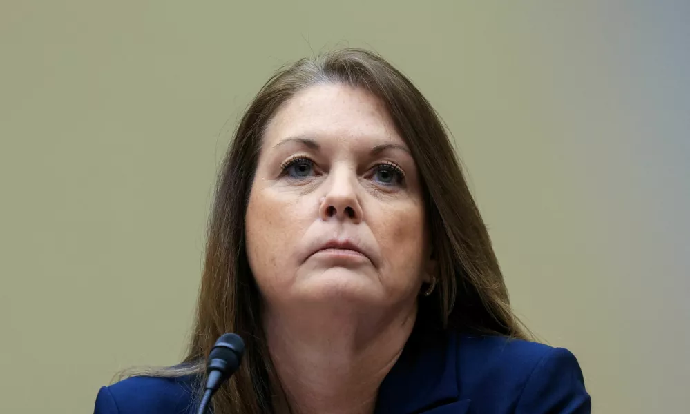 FILE PHOTO: U.S. Secret Service Director Kimberly Cheatle attends a House of Representatives Oversight Committee hearing on the security lapses that allowed an attempted assassination of Republican presidential nominee Donald Trump, on Capitol Hill in Washington, U.S., July 22, 2024. REUTERS/Kevin Mohatt/File Photo / Foto: Kevin Mohatt