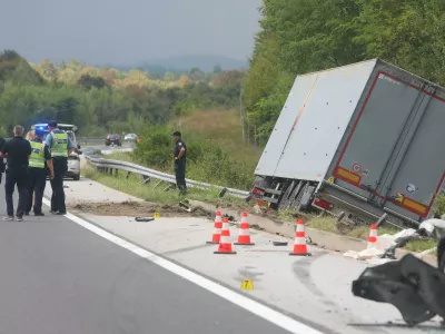 V prometni nesreči, ki se je zgodila na avtocesti A1 med razcepom Ogulin in Bosiljevo v smeri Zagreba, je umrla ena oseba. Foto: PIXSELL