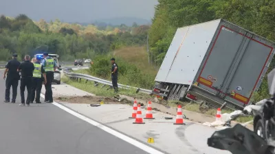 V prometni nesreči, ki se je zgodila na avtocesti A1 med razcepom Ogulin in Bosiljevo v smeri Zagreba, je umrla ena oseba. Foto: PIXSELL