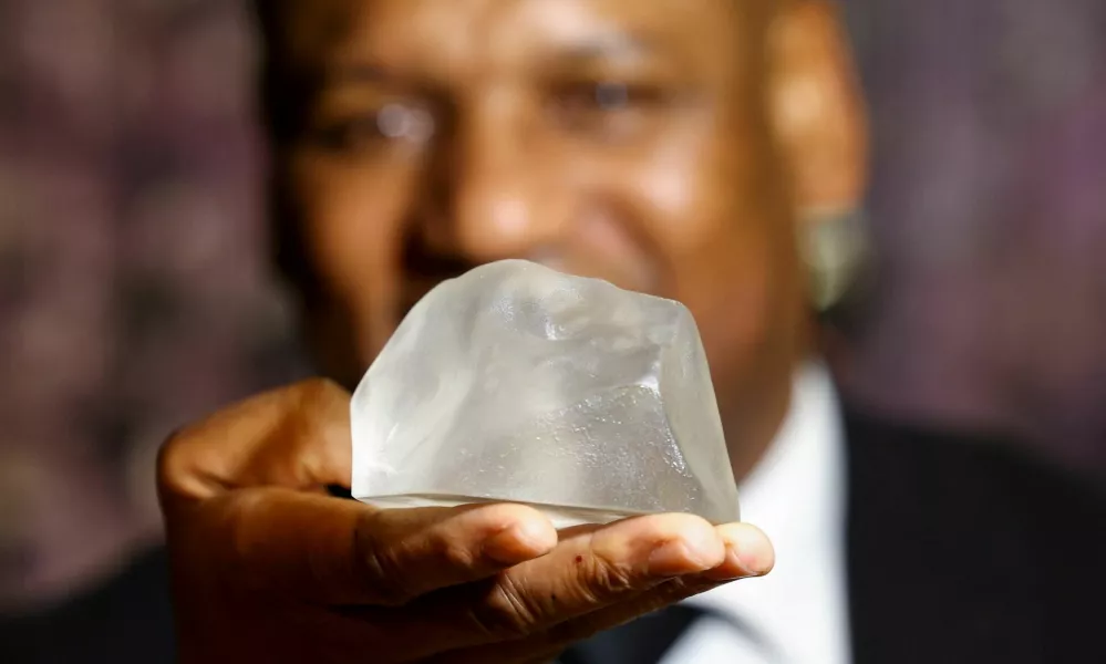 FILE PHOTO: Pule Musi, a staff member, shows a replica of the Cullinan Diamond, the largest gem-quality rough diamond, displayed at the Cape Town Diamond Museum, in Cape Town, South Africa, April 28, 2023. REUTERS/Esa Alexander/File Photo