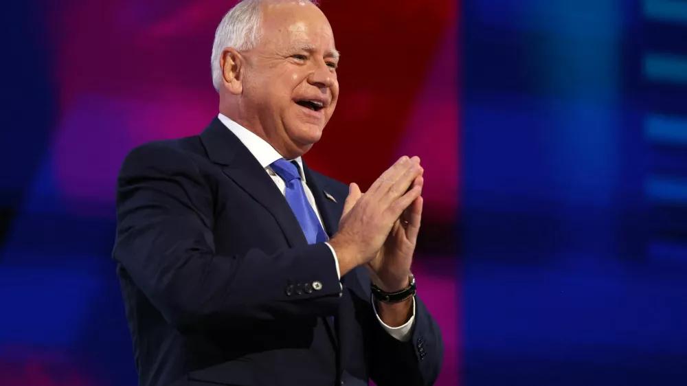 U.S. Democratic vice presidential nominee Minnesota Governor Tim Walz Walz acknowledges applause on Day 3 of the Democratic National Convention (DNC) at the United Center, in Chicago, Illinois, U.S., August 21, 2024. REUTERS/Kevin Wurm