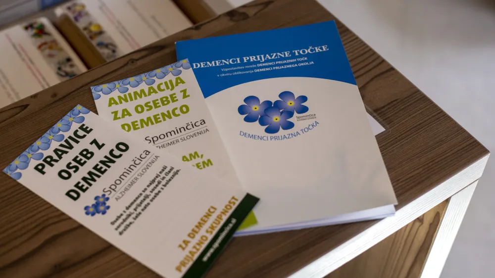 ﻿- simbolična fotografija - demenca<br><br><br> - 17.04.2019 – Demenci prijazna točka v središču Ljubljane - Info točka 65+, Mačkova ulica 1, kjer so na enem mestu na voljo celovite informacije o storitvah in aktivnostih Mestne občine Ljubljana za prijetnejše in kakovostno življenje starejših ter oseb z oviranostmi. //FOTO: Matjaž Rušt