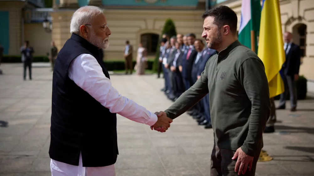 Ukraine's President Volodymyr Zelenskiy welcomes India's Prime Minister Narendra Modi, amid Russia's attack on Ukraine, in Kyiv, Ukraine August 23, 2024. Ukrainian Presidential Press Service/Handout via REUTERS ATTENTION EDITORS - THIS IMAGE HAS BEEN SUPPLIED BY A THIRD PARTY.