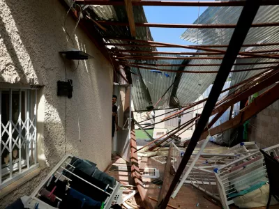 A view of a damaged residential building, after Hezbollah launched hundreds of rockets and drones towards Israel in what the Iranian-backed movement said was a response to the assassination of a senior commander in Beirut last month, in Acre, northern Israel August 25, 2024. REUTERS/Ammar Awad