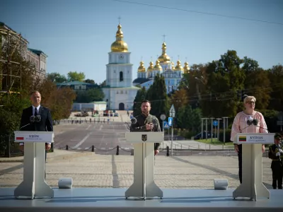 HANDOUT - 24 August 2024, Ukraine, Kiev: (L-R) Polish President Andrzej Duda, Ukrainian President Volodymyr Zelensky and Lithuanian Prime Minister Ingrida Simonyte give a speech on the occasion of Independence Day of Ukraine. Photo: -/Ukrainian Presidency/dpa - ATTENTION: editorial use only and only if the credit mentioned above is referenced in full