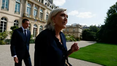 French far-right leader Marine Le Pen, member of parliament for the Rassemblement National (National Rally - RN) party and Jordan Bardella, President of the French far-right Rassemblement National (National Rally - RN) party, walk outside the Elysee Palace on the day of their meeting with French President Emmanuel Macron to discuss appointing a new prime minister, in Paris, France, August 26, 2024. REUTERS/Gonzalo Fuentes