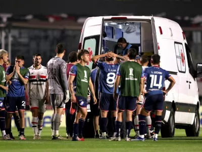 FILE PHOTO: Soccer Football - Copa Libertadores - Round of 16 - Second Leg - Sao Paulo v Nacional - Estadio Morumbi, Sao Paulo, Brazil - August 22, 2024 Nacional's Juan Izquierdo is taken off the pitch after sustaining an injury REUTERS/Carla Carniel/File Photo