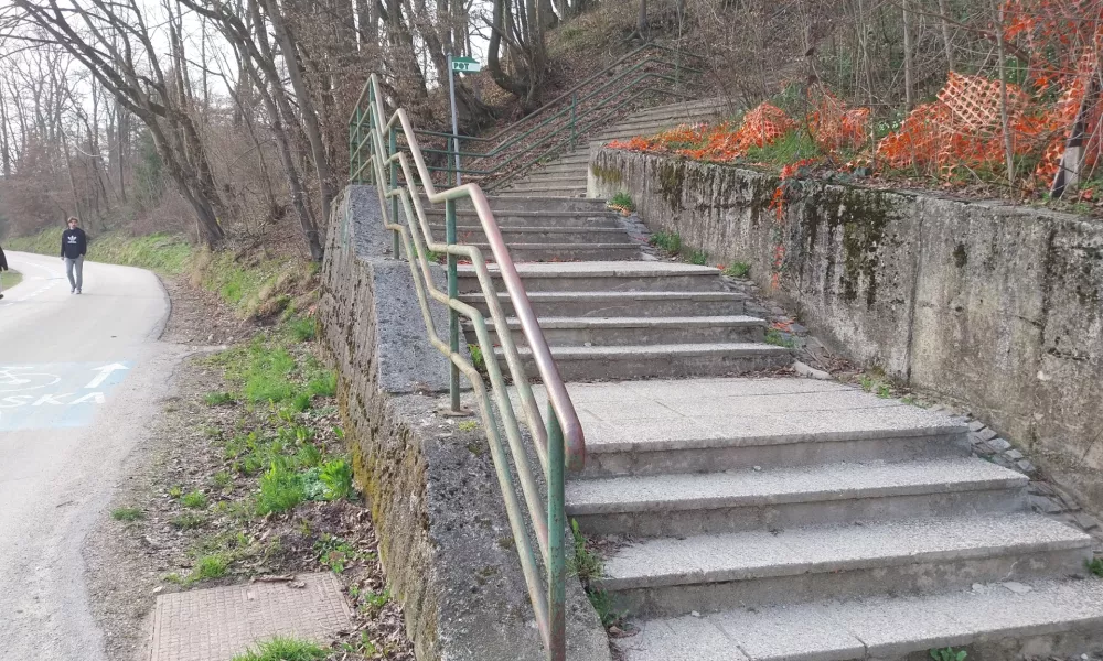 Na občini so pojasnili, da bo izvajalec najprej uredil kolesarsko pot, nato pa prenovil stopnišče. Foto: Vanja Brkić