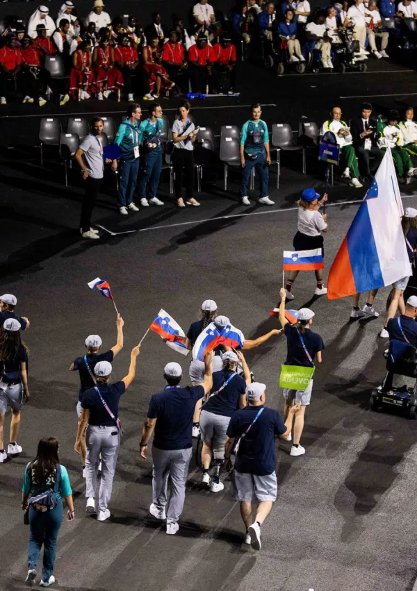 Slovenska reprezentanca na otvoritvi paralimpijskih iger v Parizu. F Vid Ponikvar / Sportida