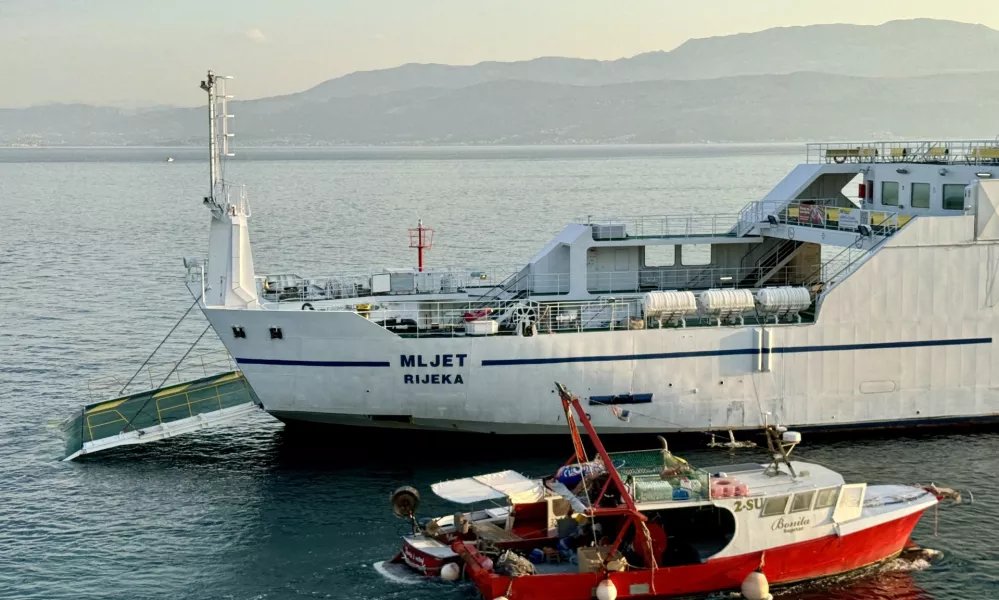 01.09.2024.,Supetar-Jadrolinijin trajekt Mljet nakon sinosnjeg kvara na rampi koja se otvorila u plovidbi privezan je u Supetarskoj luci. Photo: Ivo Cagalj/PIXSELL