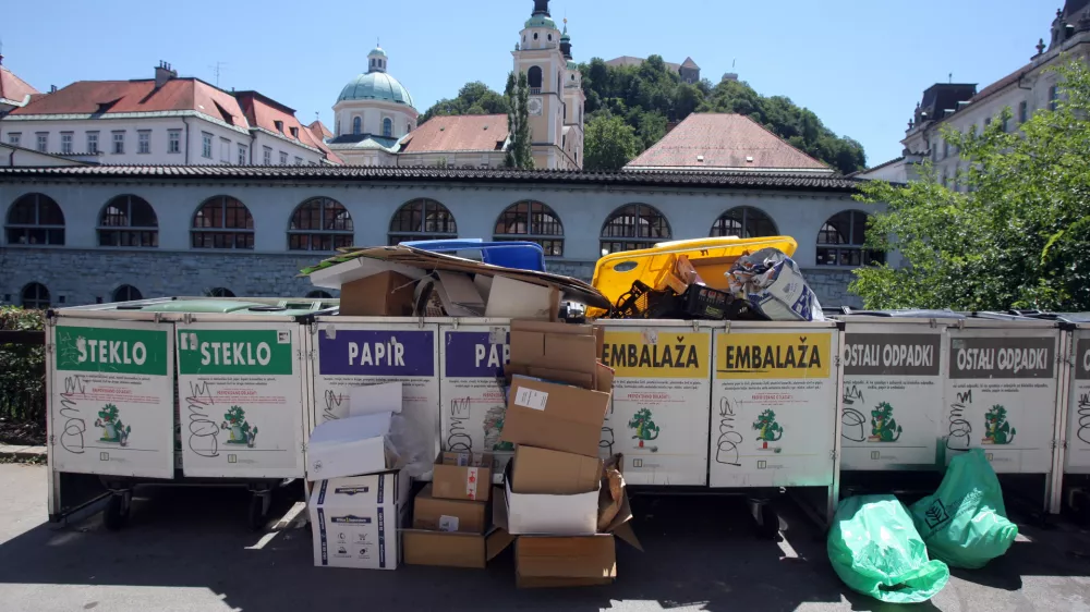 - ločeno zbiranje odpadkov, odpadki - smeti - zabojnik – smetnjak, //FOTO: Luka Cjuha