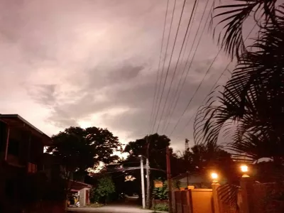 An asteroid lights up the night sky as it burns up in the atmosphere, as seen from Ballesteros, Philippines, September 5, 2024, in this still image obtained from social media video. Emmanuel Unite/via REUTERS THIS IMAGE HAS BEEN SUPPLIED BY A THIRD PARTY. MANDATORY CREDIT. NO RESALES. NO ARCHIVES.