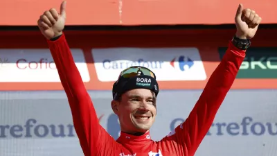 Cycling - Vuelta a Espana - Stage 19 - Logrono to Alto de Moncalvillo - Spain - September 6, 2024 Red Bull - Bora - Hansgrohe's Primoz Roglic celebrates on the podium while wearing the red jersey after taking the overall race lead by winning stage 19 REUTERS/Vincent West