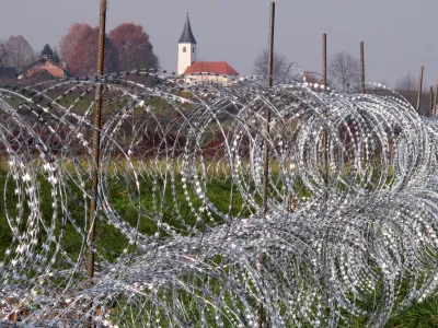 ﻿Jesenice na Dolenjskem<br>Ograja na meji s Hrvaško