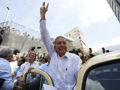 FILED - 28 July 2024, Venezuela, Caracas: The presidential candidate of the Venezuelan opposition, Edmundo Gonzalez Urrutia, arrives at the Santo Tomas de Villanueva school to cast his vote during the presidential elections. Opposition candidate Edmundo Gonzalez has left Venezuela for Spain six weeks after a disputed presidential election marred by accusations of widespread voter fraud and repression. Photo: Jeampier Arguinzones/dpa