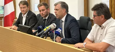 Novo mesto, Mestna obcina Novo mesto.Novinarska konferenca stirih zupanov o romski tematiki.Zupan obcine Crnomelj Andrej Kavsek, podzupan obcine Kocevje Gregor Kosir, zupan MO Novo Mesto Gregor Macedoni in zupan obcine Brezice Ivan Molan.