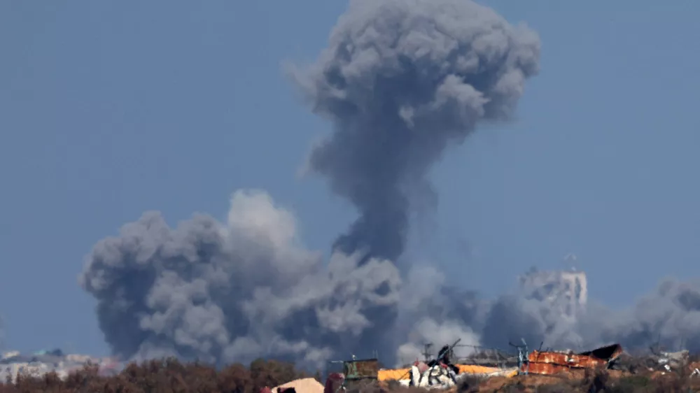 Smoke rises from an explosion in Gaza, amid the Israel-Hamas conflict, near the Israel-Gaza border, as seen from Israel, September 9, 2024. REUTERS/Florion Goga