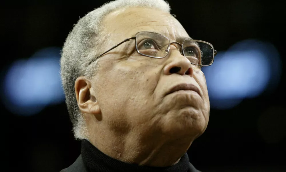 FILE PHOTO: Film star and corporate spokesman James Earl Jones reads the Star Spangled Banner before the start of the NBA game between the Dallas Mavericks and Houston Rockets in Dallas, Texas, December 2, 2004./File Photo