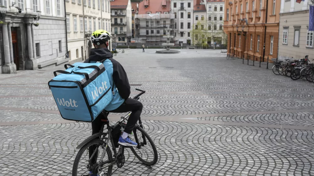 ﻿- WOLT dostava - 19.04.2021 – Dostava hrane na dom v Ljubljani – dostavljalci //FOTO: Jaka Gasar