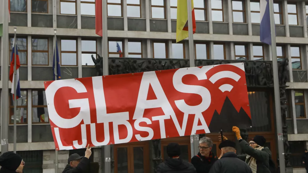 ﻿- 14.02.2022 – Inciativa Glas ljudstva - novinarska konferenca ob prevzemu odzivov na zahteve iniciative Glas ljudstva, posredovanih 19. januarja političnim strankam, ki bodo kandidirale na prihajajočih državnozborskih volitvah; . //FOTO: Luka Cjuha