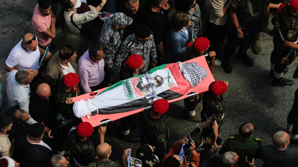 09 September 2024, Palestinian Territories, Nablus: Members of Palestinian security forces carry the body of slain Turkish-American International Solidarity Movement activist Aysenur Ezgi Eygi during a funeral procession in Nablus in the Israeli occupied West Bank. The family of the activist who was fatally shot on September 6 during a protest against Israeli settlements in Beita, in the occupied West Bank, has called for an independent investigation into her death. They accuse the Israeli military of "violently" killing her and are seeking accountability for the incident. Photo: Nasser Ishtayeh/SOPA Images via ZUMA Press Wire/dpa