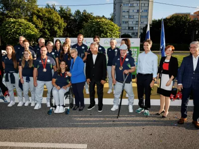 Ljubljana, Toplarniska ulica.Sprejem slovenske paralimpijske reprezentance po udelezbi na paralimpijskih igrah v Parizu.