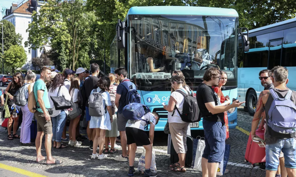 - 09.08.2024 - Avtobusna postaja Ljubljana - potniki, gneča, turisti, prevoz, avtobus //FOTO: Jaka Gasar