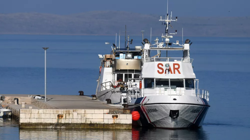 18.07.2023., Murter - Ribarski brod Masun koji je sinoc imao pomorsku nesrecu uz lucku kapetaniju vezen na otoku Murteru. Photo: Hrvoje Jelavic/PIXSELL