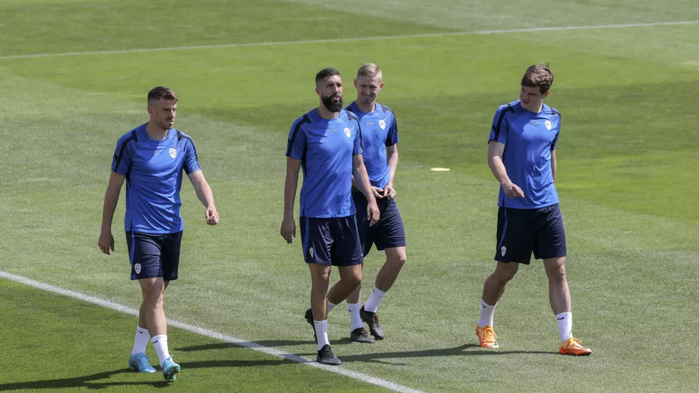 Z leve: Domen Črnigoj, Miha Mevlja, Žan Karničnik, Jaka Bijol - 01.06.2022 - Nogometna zveza Slovenije (NZS) – nogometna reprezentanca - trening moške reprezentance pred nastopi na tekme Lige B Uefa liga narodov. //FOTO: Jaka Gasar