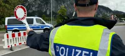 German police conduct random checks at border with Austria, soon to be introduced at all land frontiers in Kiefersfelden, Germany, September 10, 2024.   REUTERS/Ayhan Uyanik