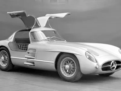 Legendarni mercedes-benz 300 SLR uhlenhaut coupe. Eden je na ogled v Mercedesovem muzeju, drugega so prodali za rekordni znesek. / Foto: Mercedes-benz 