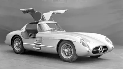 Legendarni mercedes-benz 300 SLR uhlenhaut coupe. Eden je na ogled v Mercedesovem muzeju, drugega so prodali za rekordni znesek. / Foto: Mercedes-benz 