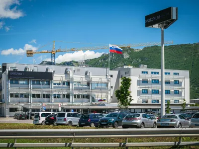 Maja lani so odprli dodatno stavbo, ki meri dva tisoč kvadratnih metrov, marca letos pa še prizidek k tej stavbi z dodatnimi tri tisoč kvadratnimi metri površin. (Foto: Jure Makovec)