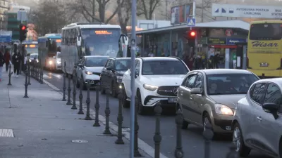 - Masarykova cesta - prometni zastoj - 04.01.2024 - popolna zapora Dunajske ceste v sklopu gradnje novega Potniškega centra Ljubljana - delavci začeli podirati južni del nadvoza nad Dunajsko cesto //FOTO: Bojan Velikonja / Foto: 