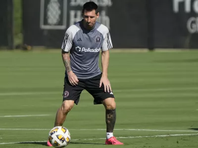 Inter Miami forward Lionel Messi works out with teammates at the MLS soccer team's training facility, Friday, Sept. 13, 2024, in Fort Lauderdale, Fla. (AP Photo/Wilfredo Lee)