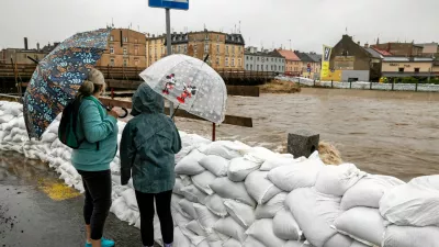 People watch Bialka river following heavy rainfalls in Glucholazy, Poland, September 14, 2024. Grzegorz Celejewski / Agencja Wyborcza.pl via REUTERS ATTENTION EDITORS - THIS IMAGE WAS PROVIDED BY A THIRD PARTY. POLAND OUT. NO COMMERCIAL OR EDITORIAL SALES IN POLAND.