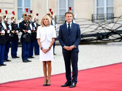 Brigitte Macron s svojim možem, predsednikom Francije Emmanuelom Macronom Foto: Getty Images