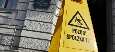 simbolična fotografija - opozorilna tabla - pozor spolzka tla - Vrhovno sodišče Republike Slovenije - Višje in Okrožno sodišče v Ljubljani, Tavčarjeva ulica 9, stavba - - pravosodje - pravo - pravičnost - pravica - pravni sistem - tožilstvo - sodna oblast - sodišča - //FOTO: Bojan Velikonja